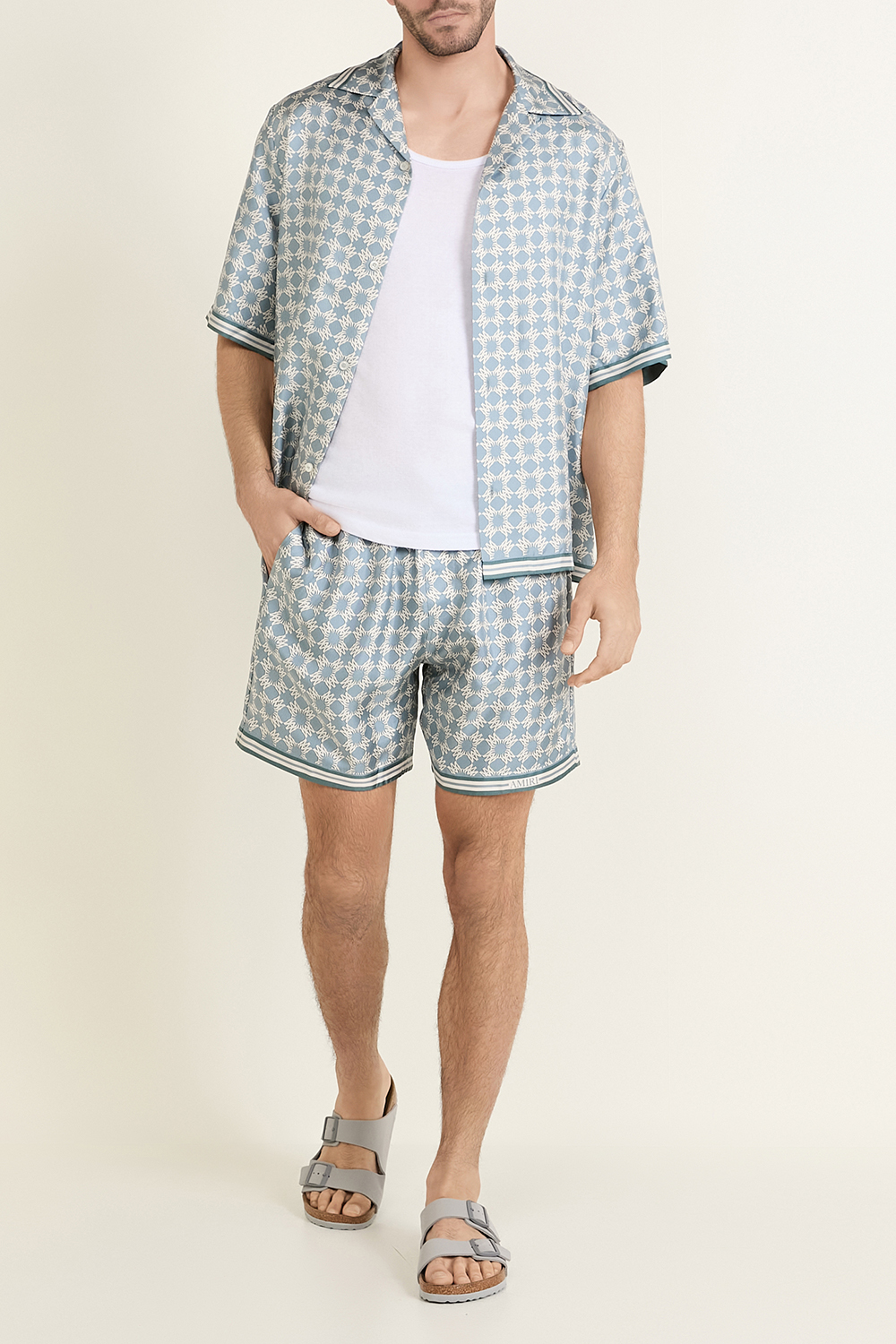 מכנסיים קצרים ממשי